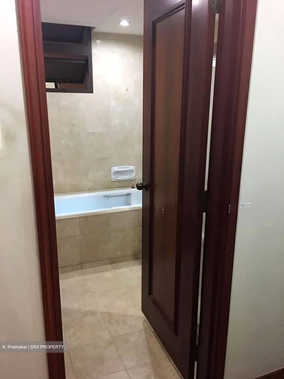 Seletaris (D27), Condominium #571886381